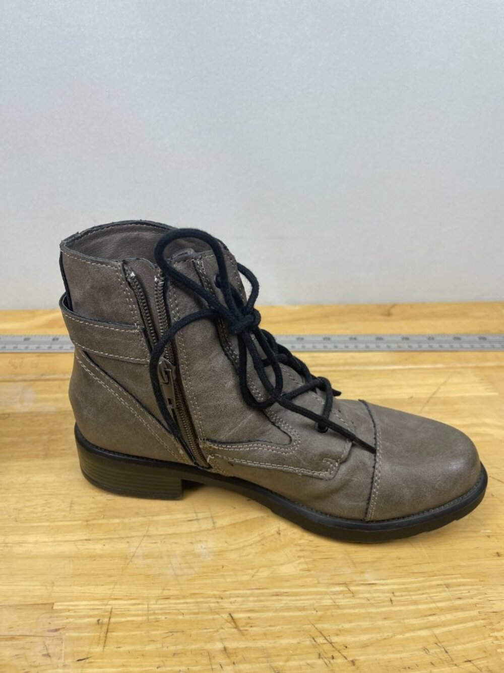Madden Girl Women’s Gray Moto Ankle Boots Side Zip Buckle Lace Up - Picture 7 of 11
